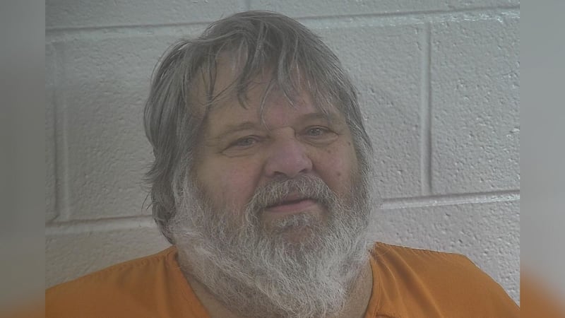 David Draper, de 59 años, de Murray, fue detenido por tres delitos de posesión de material que...
