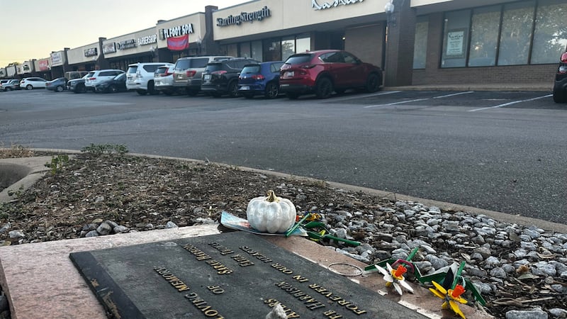 Cuatro hombres acusados anteriormente de cometer los asesinatos de la yogurtería serán...