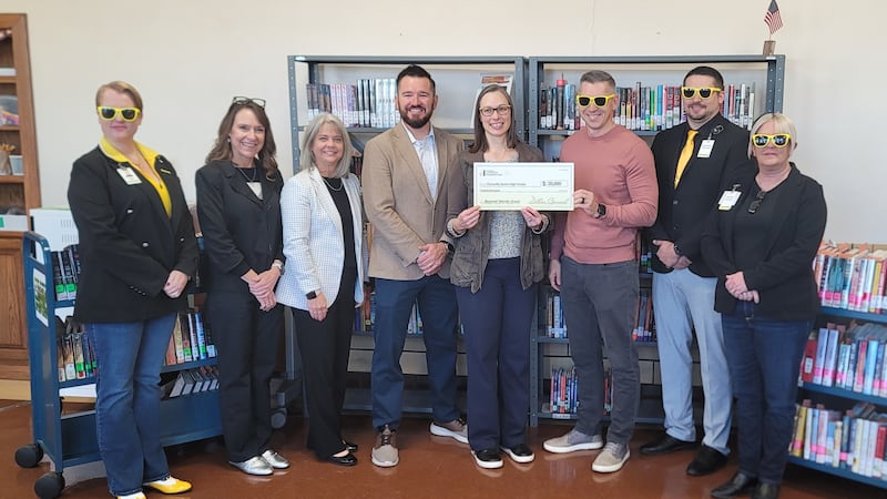 De acuerdo al distrito escolar, la biblioteca de PHS perdió un 90 porciento de su colección...
