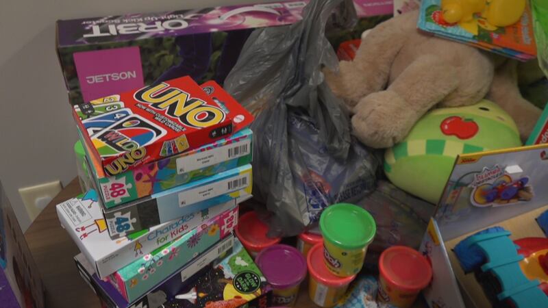 Los organizadores dijeron que los juguetes donados serán dados a organizaciones locales para...