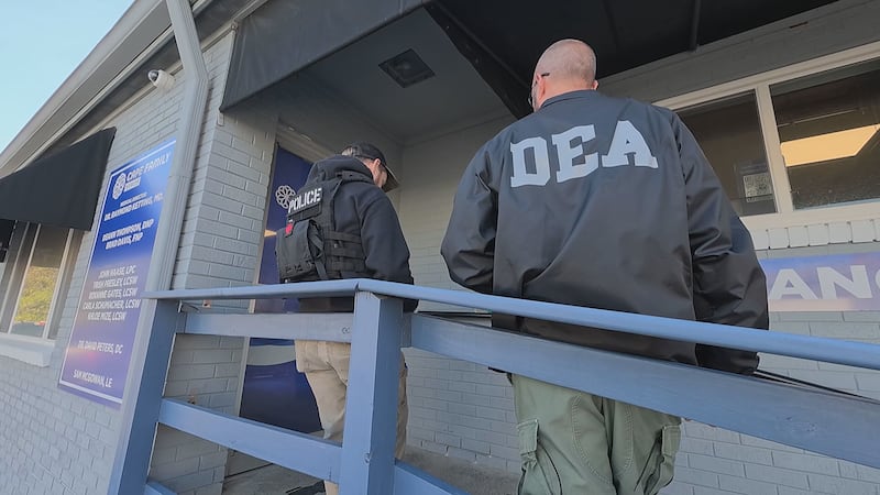 La Agencia Antidroga ejecutó una orden de registro en una clínica sanitaria de Cape Girardeau...