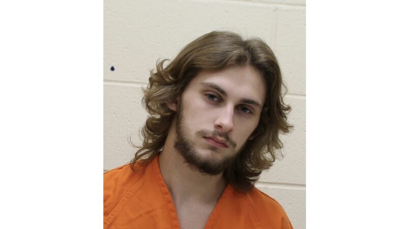 Según la Oficina del Sheriff del Condado de Franklin, Braden J. Tabor, de Christopher, fue...