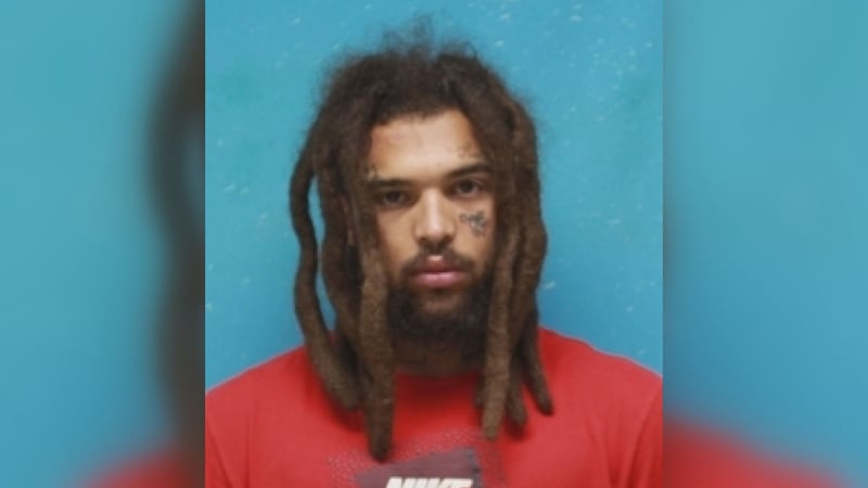 Maurice Patterson, Jr., de 25 años, está acusado de uso ilegal de un arma y posesión ilegal de...