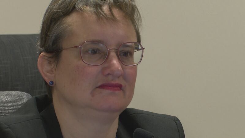 La representante estatal Sarah Unsicker participa en una audiencia del subcomité de la Cámara...