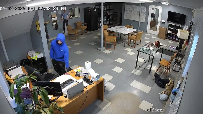 Los agentes de policía de Cape Girardeau afirman que un sospechoso de robo tenía en su poder...