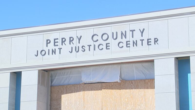 La construcción del nuevo Centro Conjunto de Justicia del Condado de Perry está terminando.