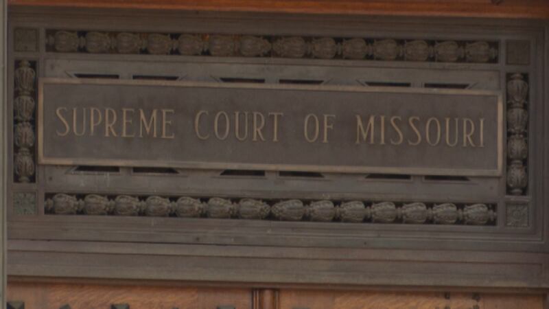 Una demanda alega que Missouri está discriminando por motivos de sexo en una ley que prohíbe...