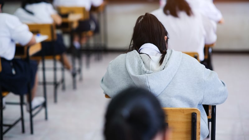 Graduados de escuela secundaria puedan atender a programas de certificación de manera...