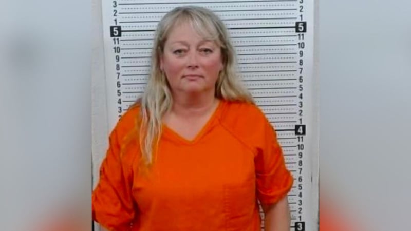 Carol Jean McClard fue detenida alrededor de las 4:14 p.m. del 15 de mayo. Se le imputaron 19...