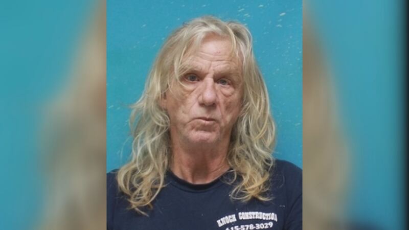 John F. Knoch de 62 años de Cape Girardeau está acusado de golpear a otro hombre con un bate...