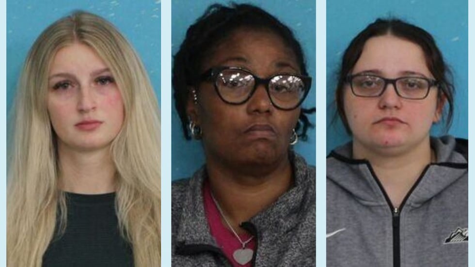 Según los registros judiciales en línea, Jersey Stratman, de 23 años (izquierda), Martez...