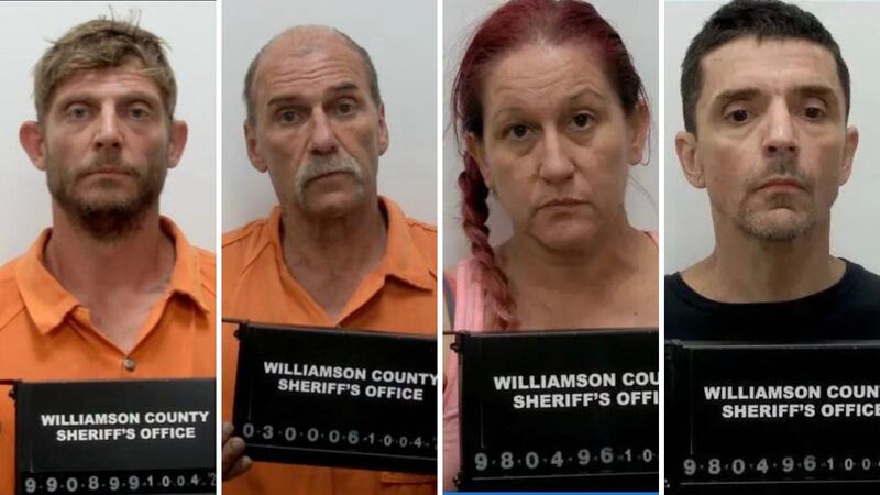 (Izquierda a derecha) Loran Robison, Rusty Leeper, Jerri Stirizel, y Steven Litton se...