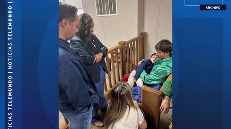 Autoridades migratorias de EE.UU. deportaron a México, junto con su familia, a un bebé de dos...